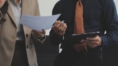 İş ekibi toplantısı ve tartışması