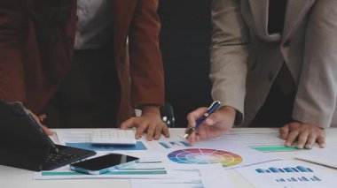 Bir grup mutlu Asyalı iş toplantısı, iş konsepti..