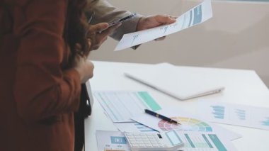 Ofiste çalışan iş adamları