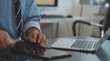 genç işadamı modern ofis
