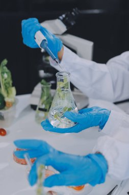 Yiyecek Tedarik Kimya Laboratuvarı. Laboratuvarda yiyecek, DNA modifiye edildi. Laboratuvarda genetik olarak değiştirilmiş gıdalar.