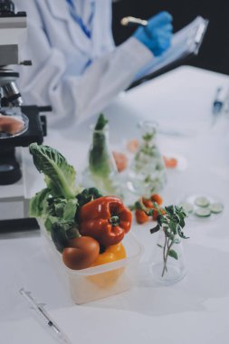 Yiyecek Tedarik Kimya Laboratuvarı. Laboratuvarda yiyecek, DNA modifiye edildi. Laboratuvarda genetik olarak değiştirilmiş gıdalar.