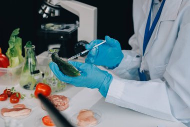 Yiyecek Tedarik Kimya Laboratuvarı. Laboratuvarda yiyecek, DNA modifiye edildi. Laboratuvarda genetik olarak değiştirilmiş gıdalar.