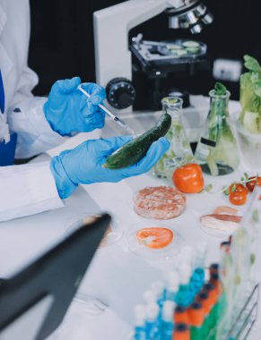 Yiyecek Tedarik Kimya Laboratuvarı. Laboratuvarda yiyecek, DNA modifiye edildi. Laboratuvarda genetik olarak değiştirilmiş gıdalar.