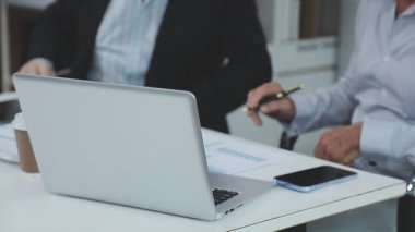 iş yerinde iş adamı