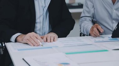 iş adamları toplantıda birlikte çalışma