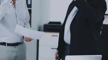 yeni bir proje tartışırken iş takım