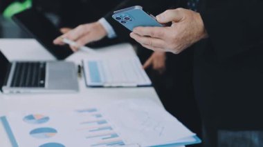 Dizüstü bilgisayar kullanma office iş adamları