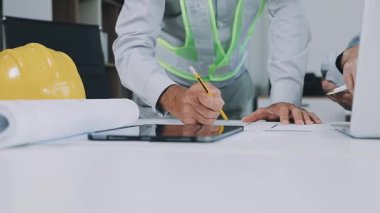 Mimar ya da ofiste çalışan