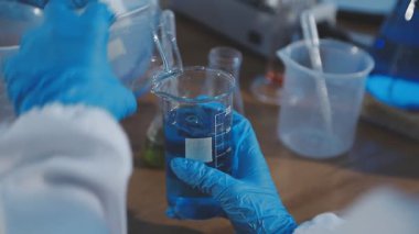 Laboratuvardaki bilim adamı