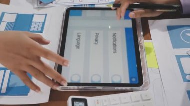 Belgeler ve belgelerle çalışan iş adamları