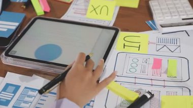 Ofiste çalışan iş adamları