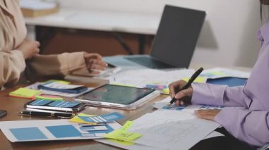 iş takım proje üzerinde birlikte çalışma