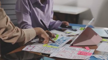 İş ekibi toplantısı ve planlama stratejisi