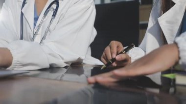 Kapat. Doktor ofiste..