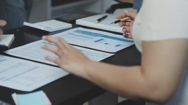 Ofiste iş görüşmesi.