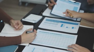 Ofiste çalışan iş adamları, iş adamları