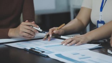 iş kadını el yazısı defterde