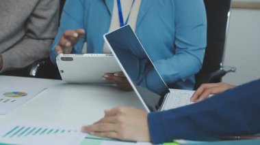 Grup çalışma Office iş adamları