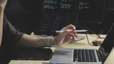 Modern ofiste çalışan iş adamı, orijinal fotoset