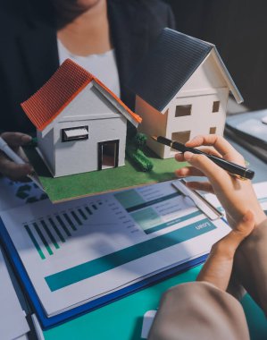 Yenilenebilir enerji çözümleriyle sürdürülebilir kalkınma, ekoloji konsepti, yeşil iş.