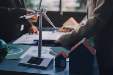 Yenilenebilir enerji çözümleriyle sürdürülebilir kalkınma, ekoloji konsepti, yeşil iş.