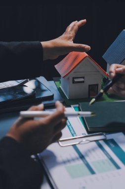 Yenilenebilir enerji çözümleriyle sürdürülebilir kalkınma, ekoloji konsepti, yeşil iş.