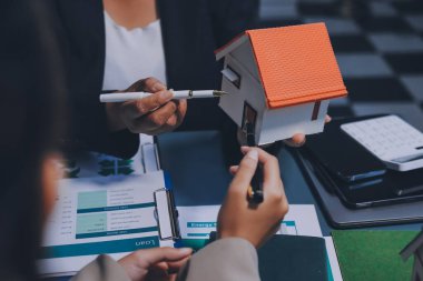 Yenilenebilir enerji çözümleriyle sürdürülebilir kalkınma, ekoloji konsepti, yeşil iş.