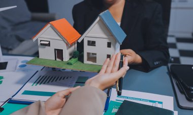 Yenilenebilir enerji çözümleriyle sürdürülebilir kalkınma, ekoloji konsepti, yeşil iş.