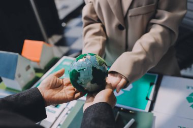 Yenilenebilir enerji çözümleriyle sürdürülebilir kalkınma, ekoloji konsepti, yeşil iş.