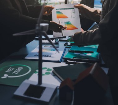 Yenilenebilir enerji çözümleriyle sürdürülebilir kalkınma, ekoloji konsepti, yeşil iş.