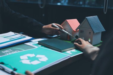 Yenilenebilir enerji çözümleriyle sürdürülebilir kalkınma, ekoloji konsepti, yeşil iş.