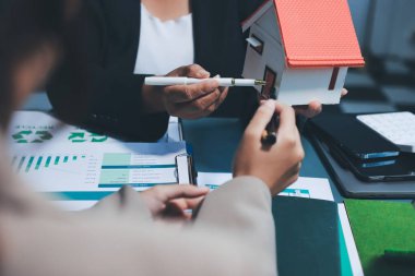 Yenilenebilir enerji çözümleriyle sürdürülebilir kalkınma, ekoloji konsepti, yeşil iş.