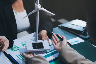 Yenilenebilir enerji çözümleriyle sürdürülebilir kalkınma, ekoloji konsepti, yeşil iş.