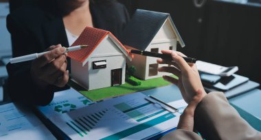 Yenilenebilir enerji çözümleriyle sürdürülebilir kalkınma, ekoloji konsepti, yeşil iş.