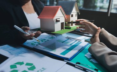 Yenilenebilir enerji çözümleriyle sürdürülebilir kalkınma, ekoloji konsepti, yeşil iş.