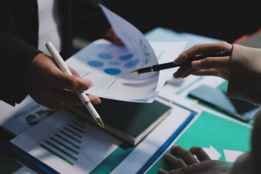 Yenilenebilir enerji çözümleriyle sürdürülebilir kalkınma, ekoloji konsepti, yeşil iş.