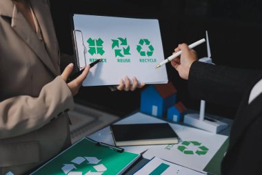 Yenilenebilir enerji çözümleriyle sürdürülebilir kalkınma, ekoloji konsepti, yeşil iş.