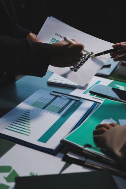 Yenilenebilir enerji çözümleriyle sürdürülebilir kalkınma, ekoloji konsepti, yeşil iş.