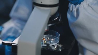 bir laboratuvar mikroskop