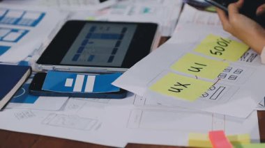 Ofiste çalışan iş adamı