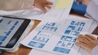 işadamı dijital tablet ile çalışma