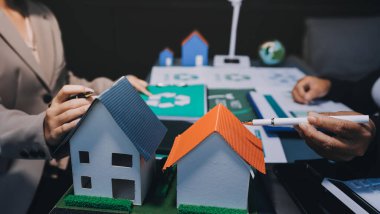 Yenilenebilir enerji çözümleriyle sürdürülebilir kalkınma, ekoloji konsepti, yeşil iş.