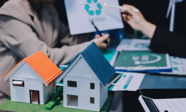 Yenilenebilir enerji çözümleriyle sürdürülebilir kalkınma, ekoloji konsepti, yeşil iş.