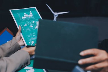 Yenilenebilir enerji çözümleriyle sürdürülebilir kalkınma, ekoloji konsepti, yeşil iş.