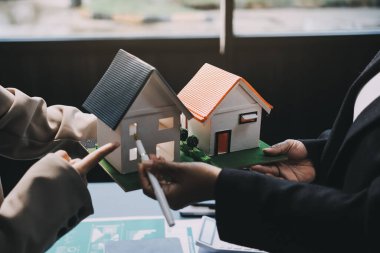 Yenilenebilir enerji çözümleriyle sürdürülebilir kalkınma, ekoloji konsepti, yeşil iş.