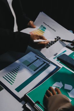 Yenilenebilir enerji çözümleriyle sürdürülebilir kalkınma, ekoloji konsepti, yeşil iş.