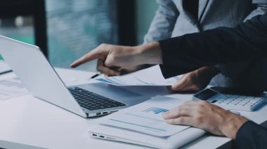 Ofisteki iş adamı.