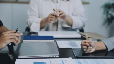 İşletme takımını kapat ve ofiste iş konuş.