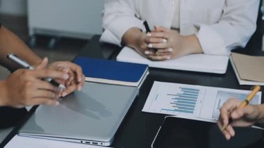 Ofiste iş görüşmesi..